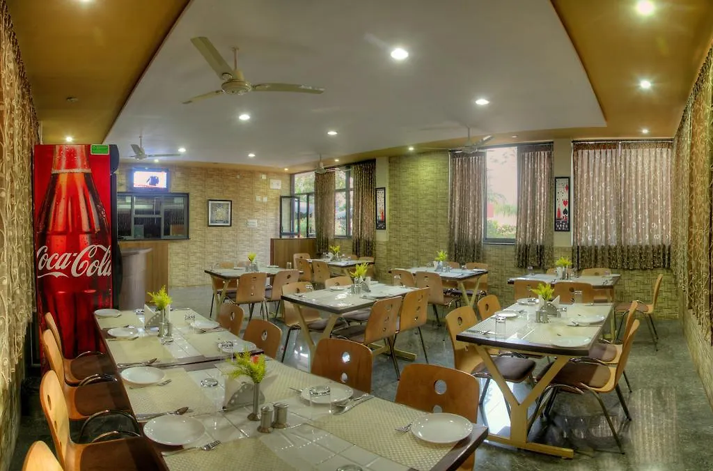***  The Cute- A Village Resort And Spa مَسّور الهند